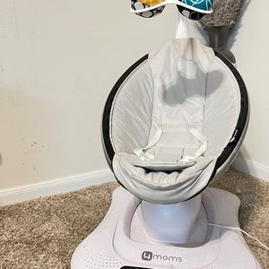 4 moms Baby mamaroo swing